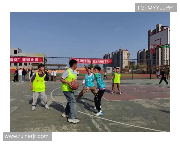 34号篮球明星是如何在赛场上创造传奇与辉煌的故事与成就解析