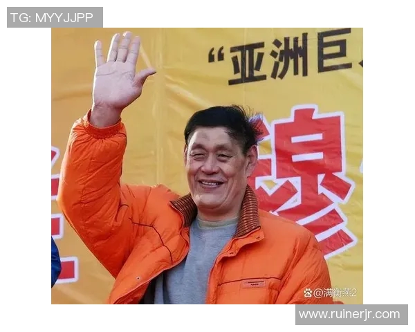 中国篮球明星身高两米的传奇故事与辉煌成就揭秘